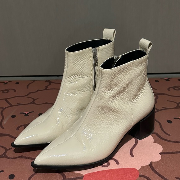 Everlane Shoes - Everlane ankle Chelsea boots size 6